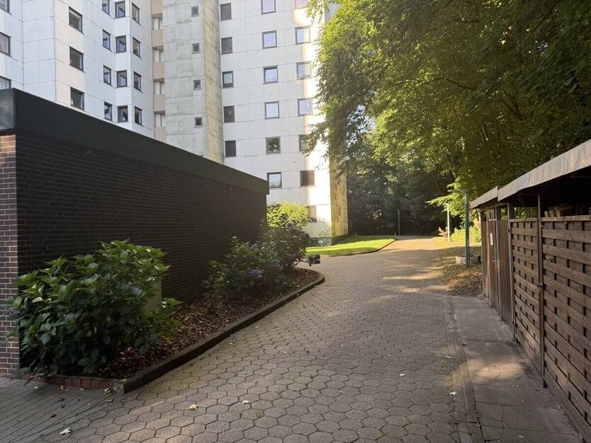 PURNHAGEN-IMMOBILIEN - 4-Zimmer-Eigentumswohnung mit Loggia und Tiefgaragenstellplatz in Bremen-Lesum 4 zimmer