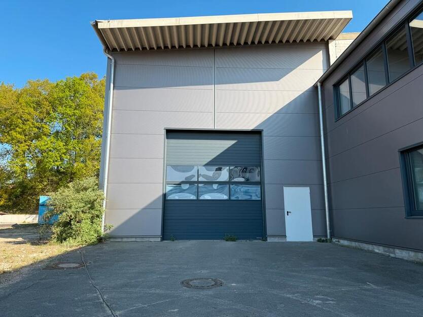 Modernes Hochregal – erweiterbar um Büro- und Lagerflächen zimmer