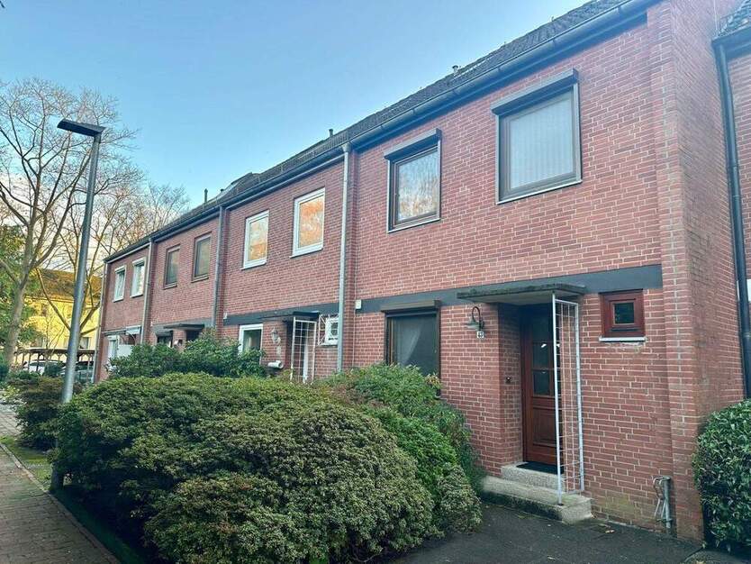 Lehesterdeich! Gepflegtes 4,5-Zimmer-Reihenmittelhaus mit begrüntem Garten in begehrter Lage von Bremen! 4 zimmer