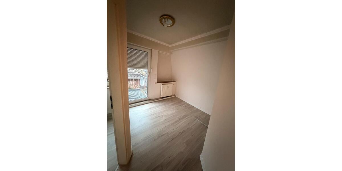 Dachgeschoßwohnung Bremen Neustadt - 6.5 Zimmer, 158 m&sup2;, 1.800&euro; | Angebot:25236213