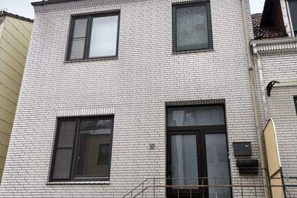 Haus Bremen Woltmershausen - 8 Zimmer, 130 m&sup2;, 180.000&euro; | Angebot:25140871