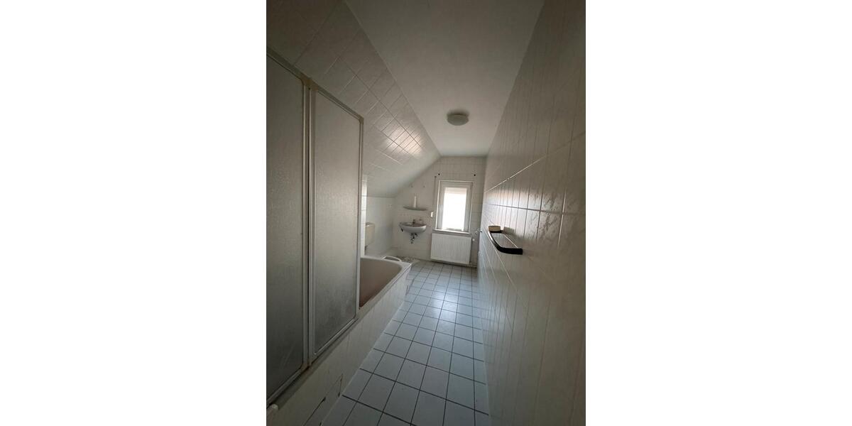 Frisch Renovierte 2 Zimmer Wohnung im Zweifamilienhaus 2 zimmer