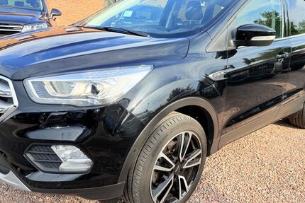 Ford Kuga 146.400 km 9.999 € Delmenhorst 27755