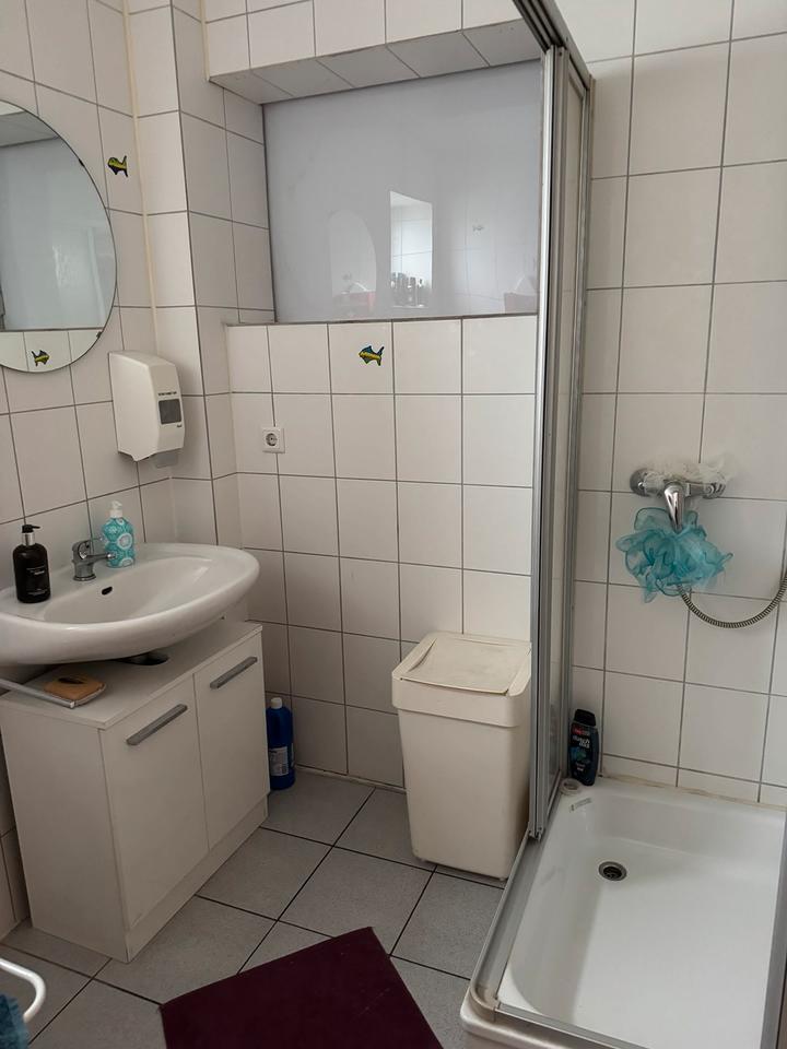 Gewerbe Halle direkt auf A28 HattenBüroWCDusche zimmer