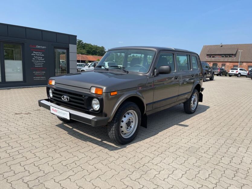 Lada Niva 19.587 km 12.800 € Martfeld 27327