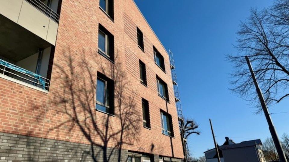 SüdWest Dachterrasse: 2-Zimmer, Eichen-Dielenoptik-Boden, Einbauküche, Loggia, Garage 2 zimmer