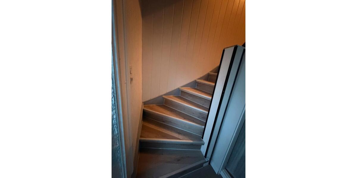 Dachgeschoßwohnung Bremen Neustadt - 6.5 Zimmer, 158 m&sup2;, 1.800&euro; | Angebot:25236213