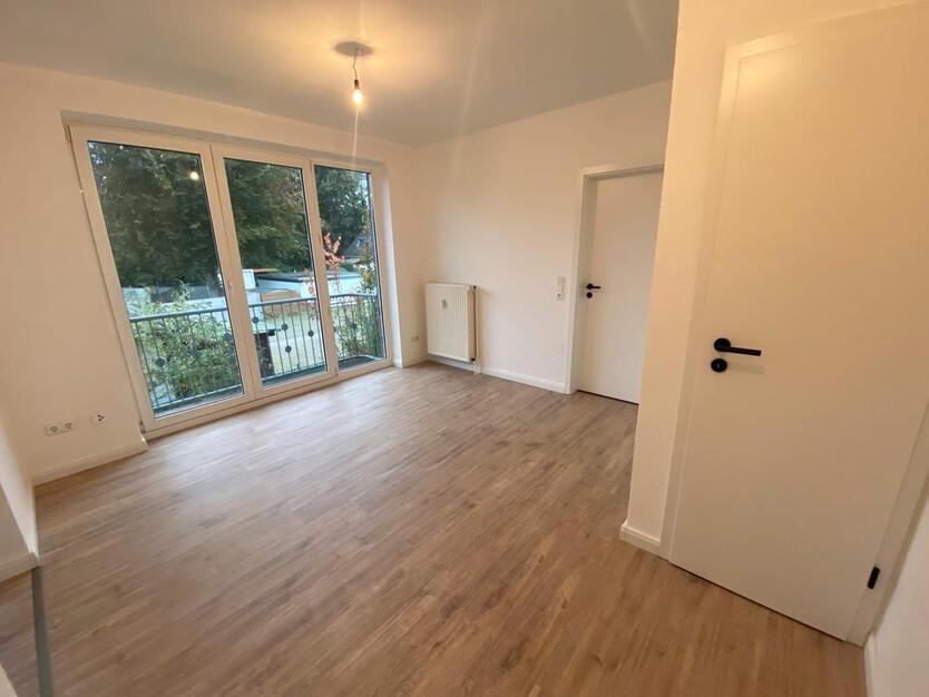 Moderne, renovierte 2 Zimmer Wohnung mit Balkon zimmer
