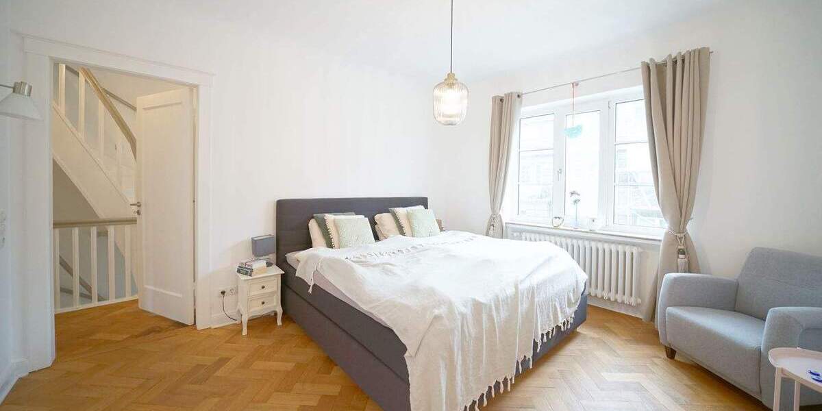 Reihenmittelhaus Bremen Schwachhausen - 8 Zimmer, 207 m&sup2;, 949.000&euro; | Angebot:25769345
