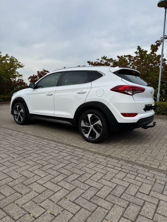 Hyundai TUCSON 99.084 km 12.500 € Syke 28857