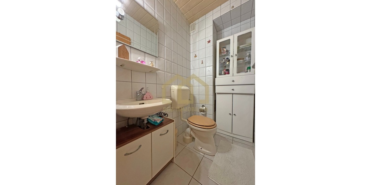 Achim: 5-Zimmer-Reihenhaus mit Garten, EBK & ausgebautem Dachgeschoss + Garage - Reihenmittelhaus Achim | Angebot:26748366