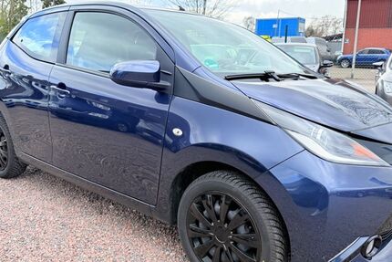 Toyota Aygo (X) 71.600 km 7.699 &euro; Delmenhorst 27755