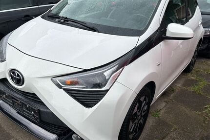 Toyota Aygo (X) 50.900 km 9.799 &euro; Bremen 28215