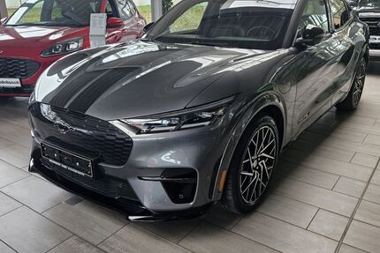 Ford Mustang Mach-E 3.671 km 48.990 &euro; Hude 27798