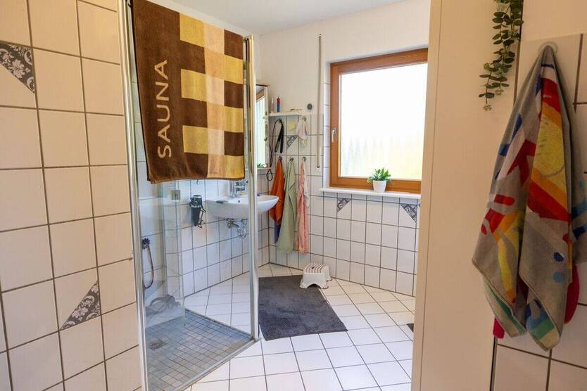 *** WIEDER VERFÜGBAR - CARPORT, TERRASSE, GLASFASER, VOLLBAD uvm. direkt neben kleinem PARK *** 4 zimmer