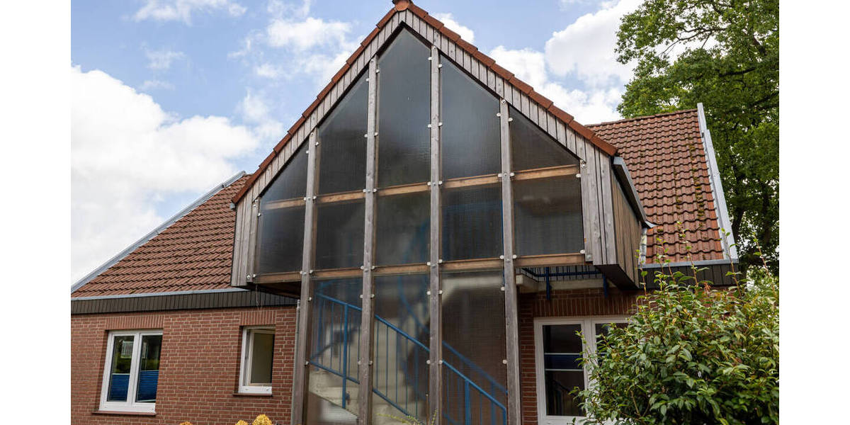 *** 2 PARTEIEN - EG (ex) PRAXIS und DG große WOHNUNG *** 1 zimmer