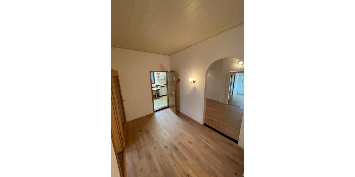 Etagenwohnung Delmenhorst - 5 Zimmer, 120 m&sup2;, 1.250&euro; | Angebot:26632954