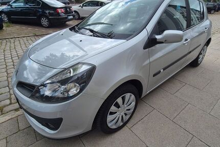 Renault Clio 108.000 km 2.500 &euro; Bremen 28217