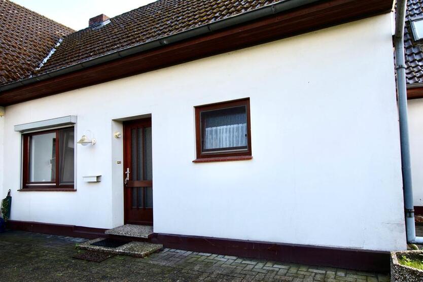 Kleines Reihenmittelhaus mit 3,5 Zimmern und Garage in Achim-Borstel