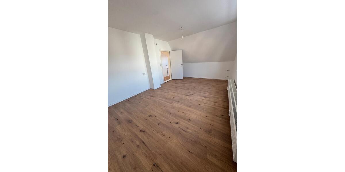 Dachgeschoßwohnung Achim - 5 Zimmer, 104 m&sup2;, 1.150&euro; | Angebot:25994074