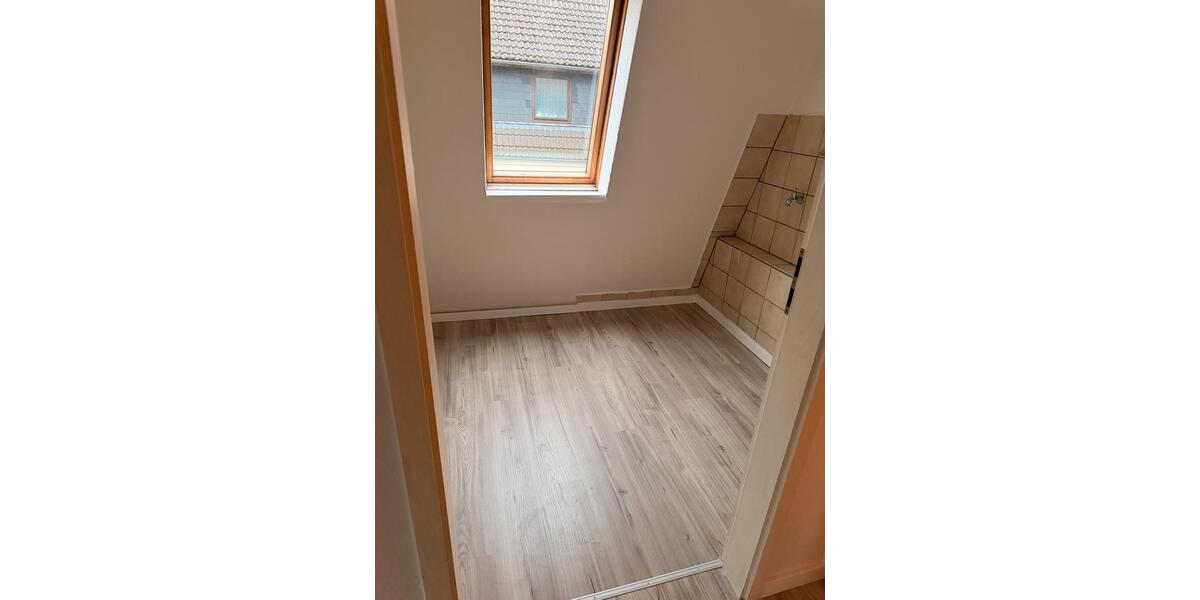 Dachgeschoßwohnung Bremen Neustadt - 6.5 Zimmer, 158 m&sup2;, 1.800&euro; | Angebot:25236213