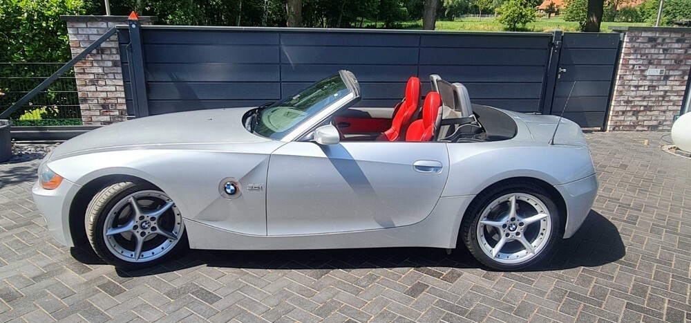 BMW Z4 125.600 km 13.500 € Blender 27337