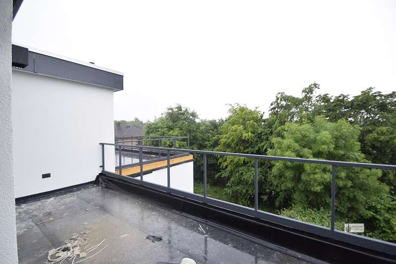 Penthouse - Wohnung Neubau 2 Zimmer zum 1.7. 2026 mit Rollläden + Stellplatz ohne Küche - Einfamilienhaus Weyhe Leeste | Angebot:26764876