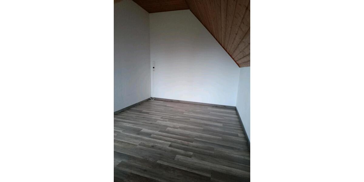 Dachgeschoßwohnung Langwedel - 4 Zimmer, 95 m&sup2;, 950&euro; | Angebot:25981006