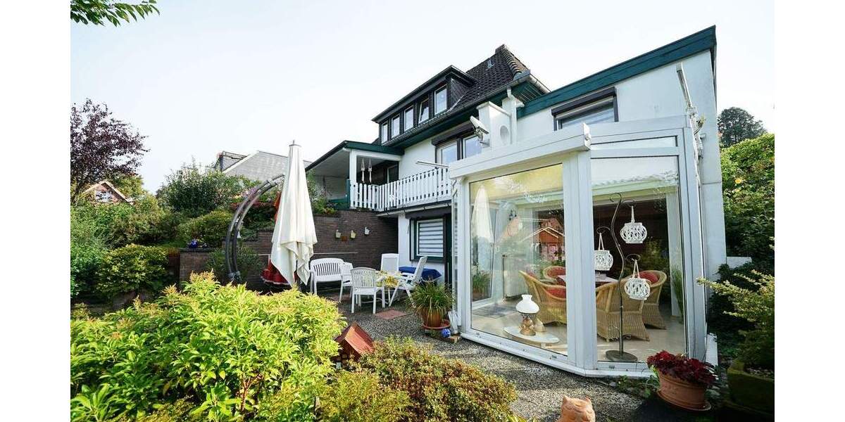 Charmantes Einfamilienhaus auf attraktiven Hanggrundstück mit Carport 7 zimmer