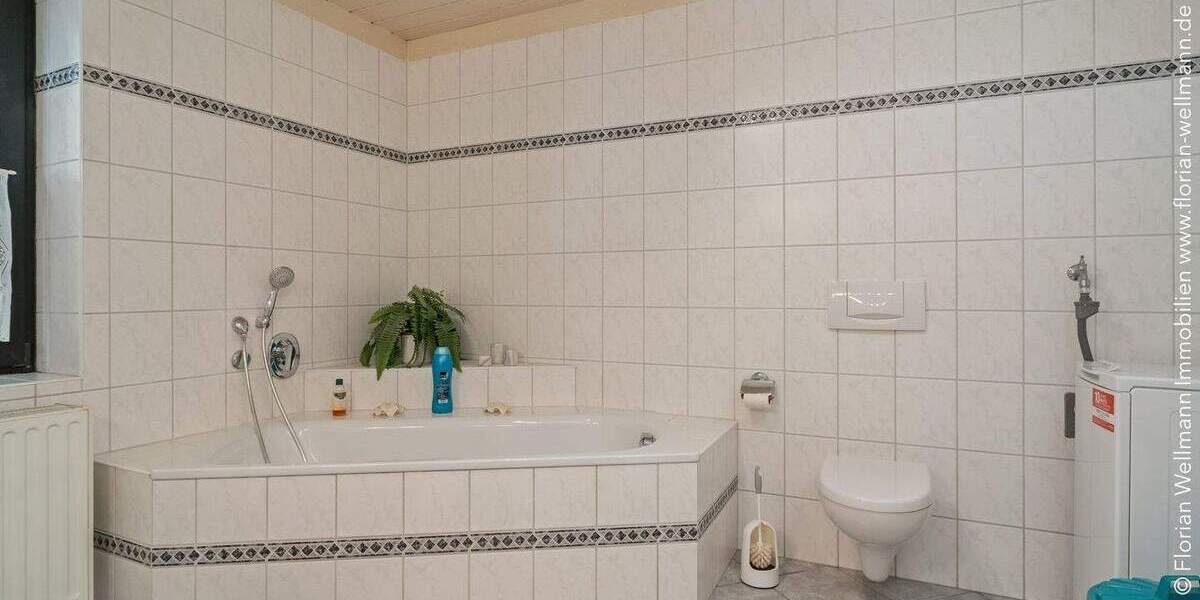 Einfamilienhaus Oyten Bassen - 7 Zimmer, 263 m&sup2;, 385.000&euro; | Angebot:25770411