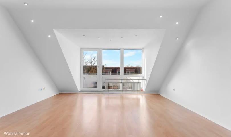 Dachgeschoßwohnung Bremen Burglesum - 3 Zimmer, 72 m&sup2;, 900&euro; | Angebot:26670056