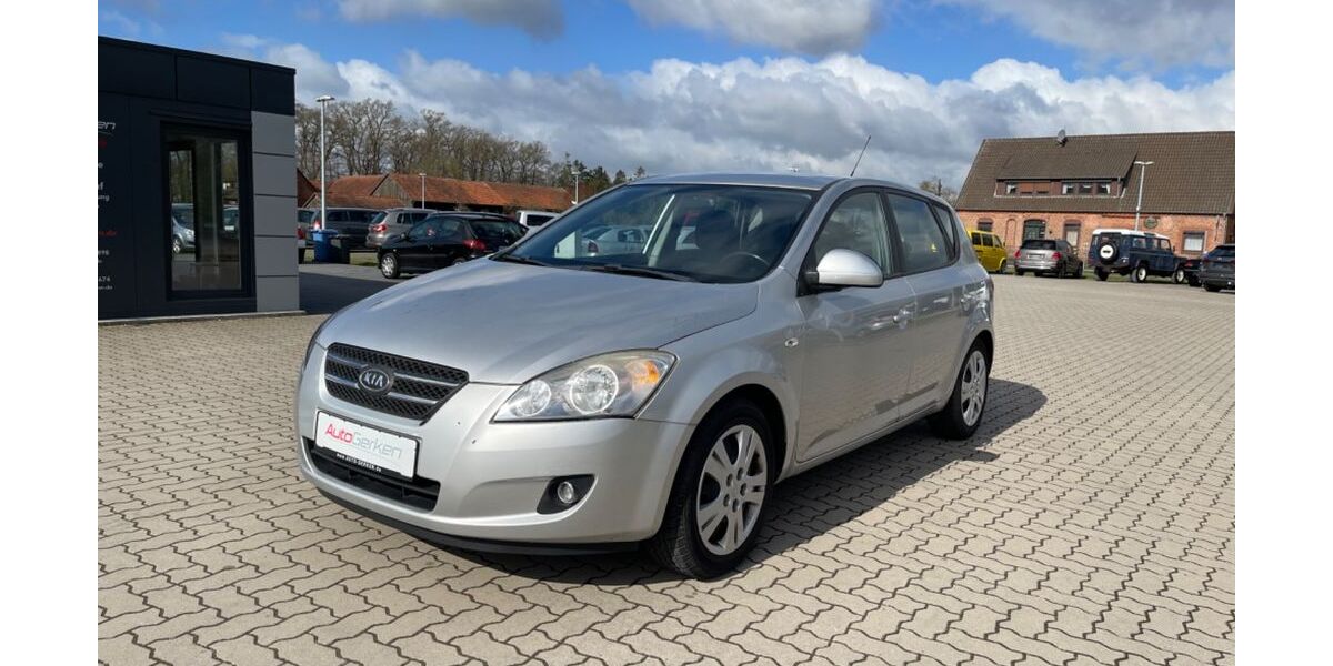 Kia ceed / Ceed 141.236 km 2.000 &euro; Martfeld 27327