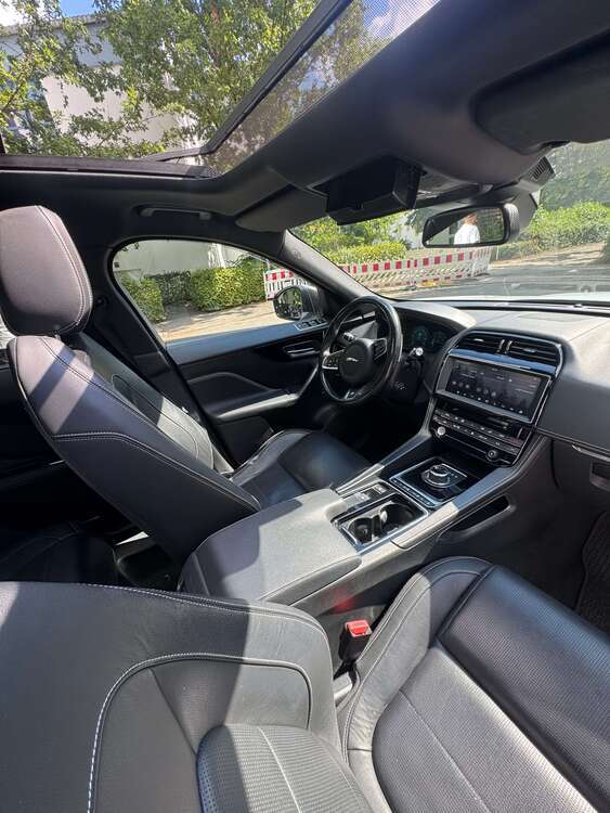 Jaguar F-Pace 127.000 km 30.500 € Bremen 28259