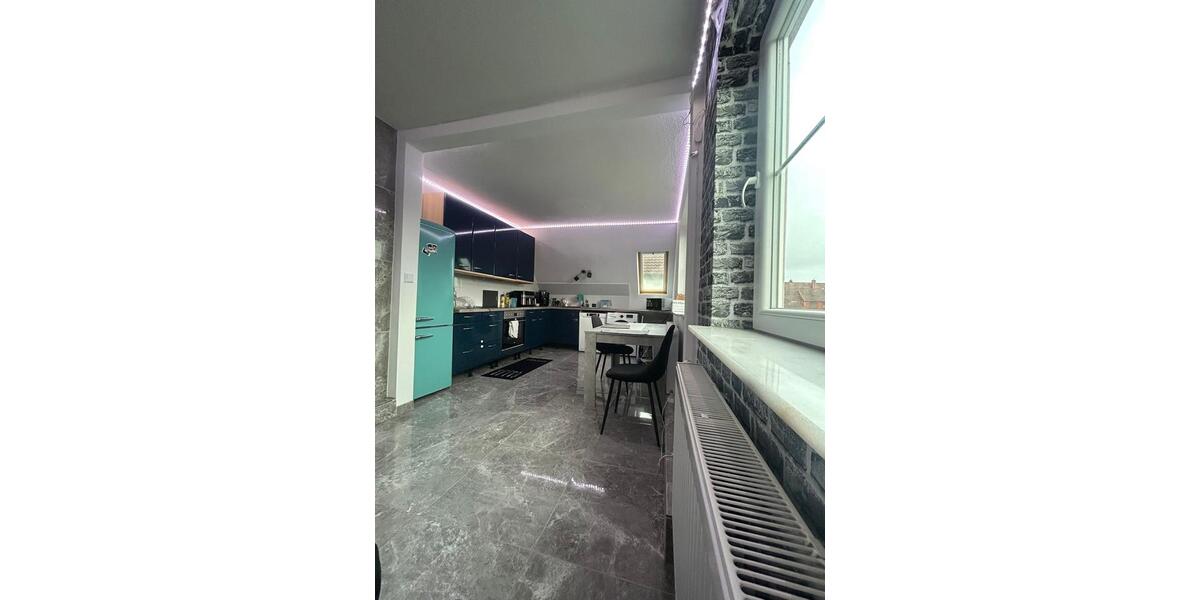 Elegante 4 Zimmer Wohnung mit eigenen Garten und Pool. 4 zimmer