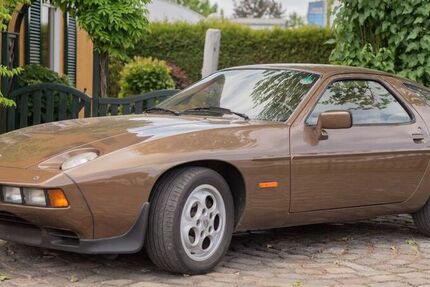 Porsche 928