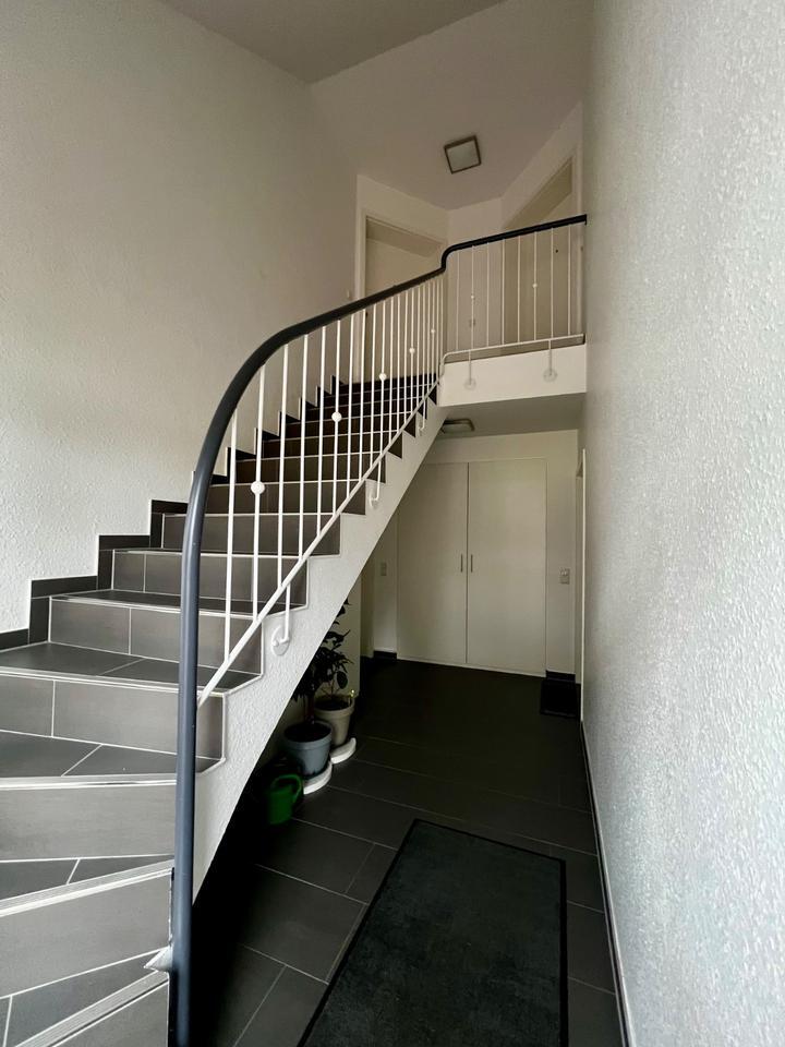 Stilvolle, helle 3,5-Zimmer-Studiowohnung mit EBK & großem Balkon zimmer