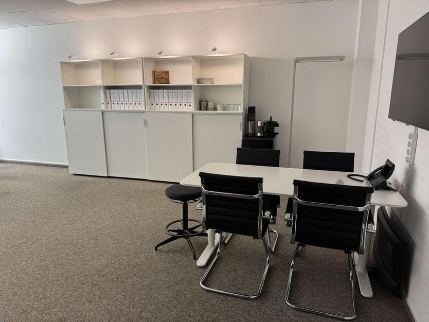 Home-Office ade! Großzügiger Raum auch für Existenzgründer!