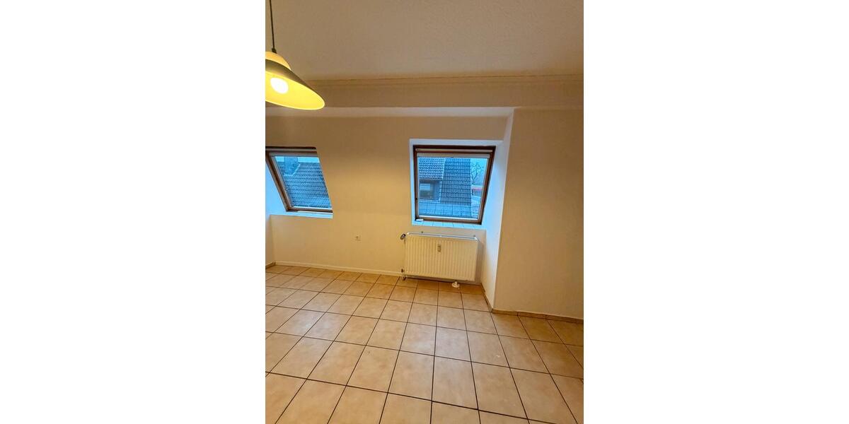 Dachgeschoßwohnung Bremen Neustadt - 6.5 Zimmer, 158 m&sup2;, 1.800&euro; | Angebot:25236213