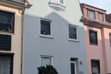 ## 2 Familienhaus, Nähe UNI, ruhige Lage, EBK, DU Bad, Balkon Garten ## 6 zimmer