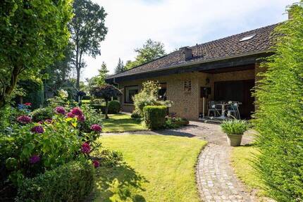 *** MASSIV BUNGALOW mit WALMDACH auf RIESEN GRUNDSTÜCK mit kleinem WALDSTÜCK *** 5 zimmer