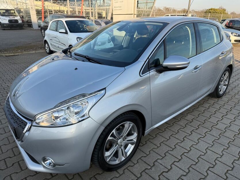 Peugeot 208 90.000 km 7.950 € Achim 28832