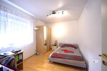 Großes modernisiertes EFH + EBK + Wintergarten + 2 Bäder mit 2 Stellplätzen vor dem Haus