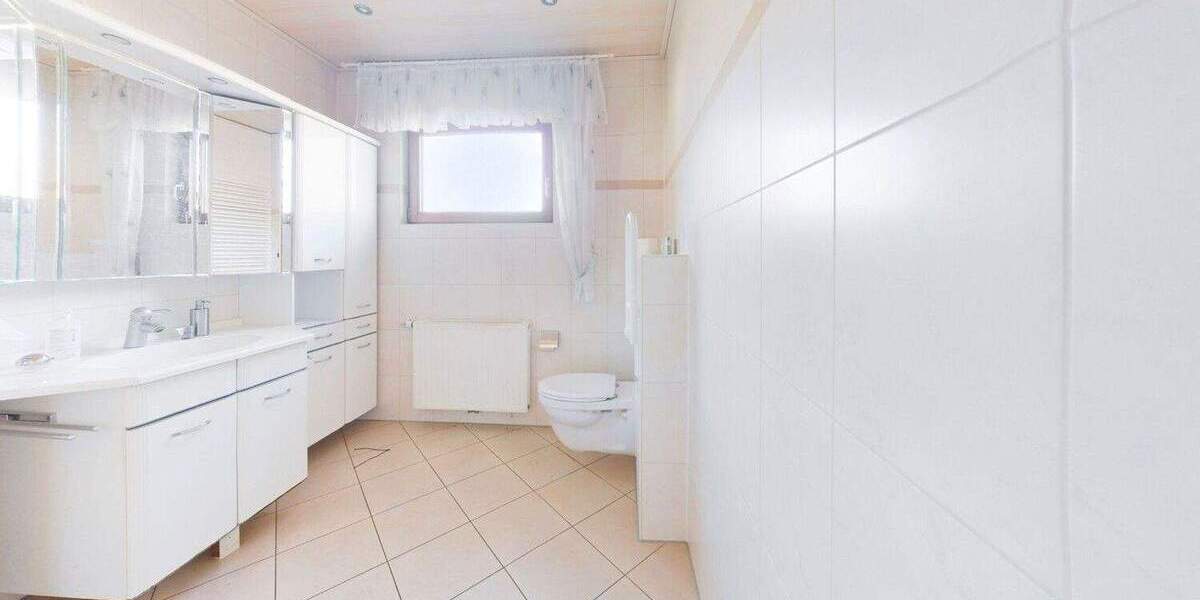 Großzügiges Ein- Zweifamilienhaus in Bookholzberg 8 zimmer