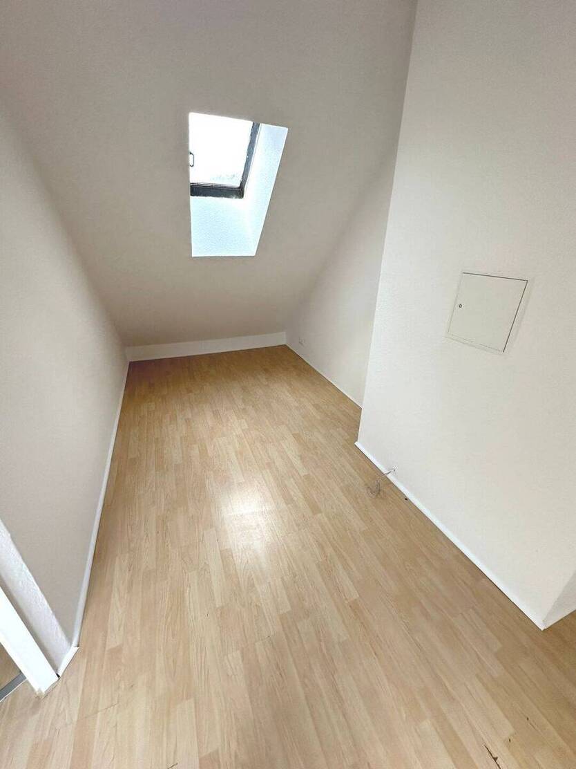 4 ZKB mit Balkon über 2 Etagen im Dachgeschoss eines 3 Familienhauses in Bremen Oslebshausen zu vermieten 4 zimmer