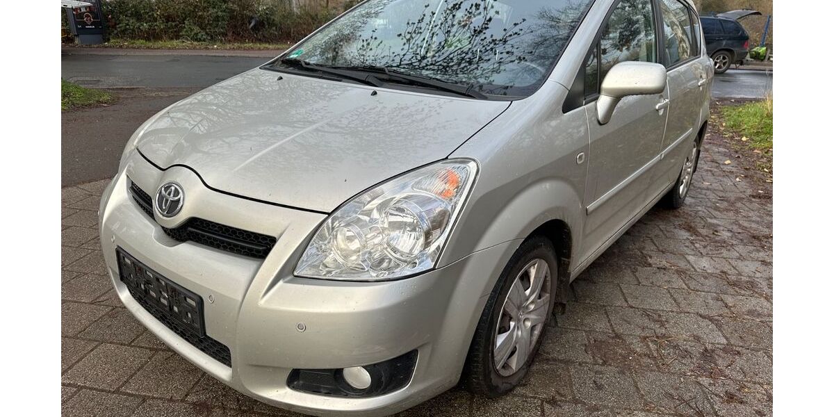 Toyota Corolla Verso 165.400 km 3.780 € Bremen 28215