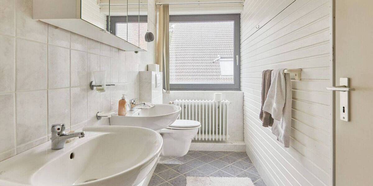 Mehrfamilienhaus, Wohnhaus Achim Uesen - 7 Zimmer, 272 m&sup2;, 449.000&euro; | Angebot:26742977