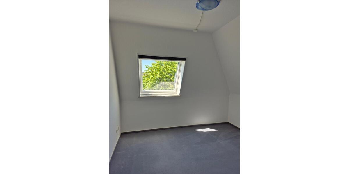 Dachgeschoßwohnung Bremen Blumenthal - 3 Zimmer, 90 m&sup2;, 750&euro; | Angebot:26564778