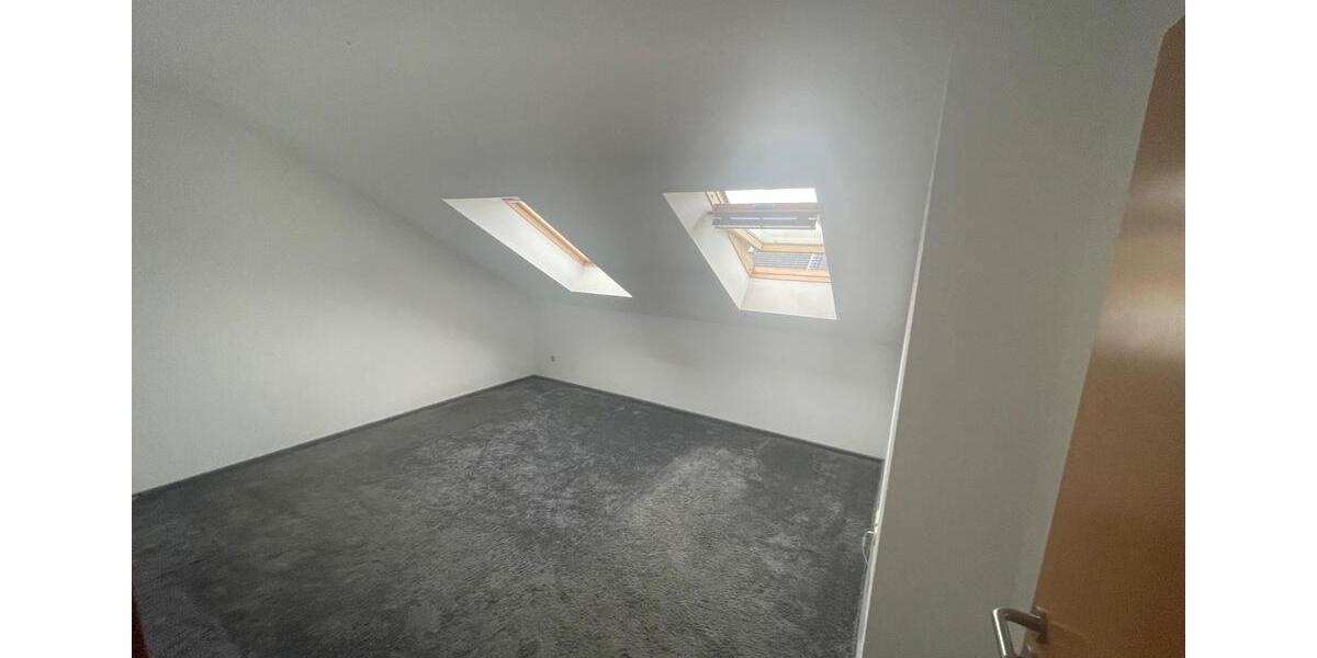 Dachgeschoßwohnung Bremen Häfen - 3 Zimmer, 72 m&sup2;, 198.000&euro; | Angebot:24553697