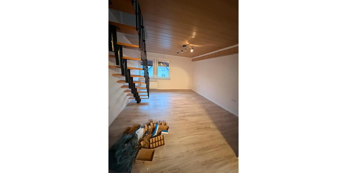 Dachgeschoßwohnung Bremen Neustadt - 6.5 Zimmer, 158 m&sup2;, 1.800&euro; | Angebot:25236213