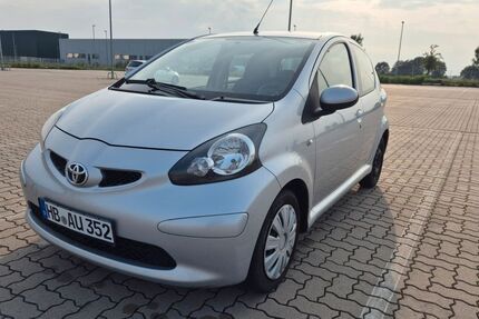 Toyota Aygo (X) 105.000 km 2.499 € Bremen 28277